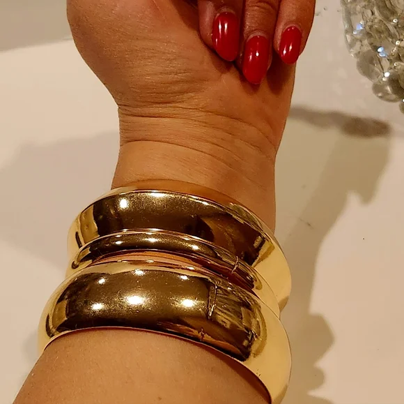 3 Round Chunky Bracelets. Smooth metal.Bangles Trendy Designe. Hupoallergenic - Picture 12 of 13